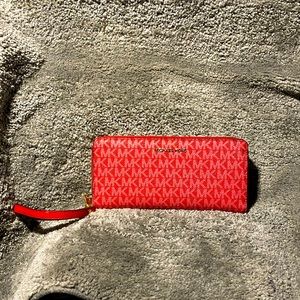 Michael Kors Jetset Crimson Leather Zip Around Travel Continental wallet